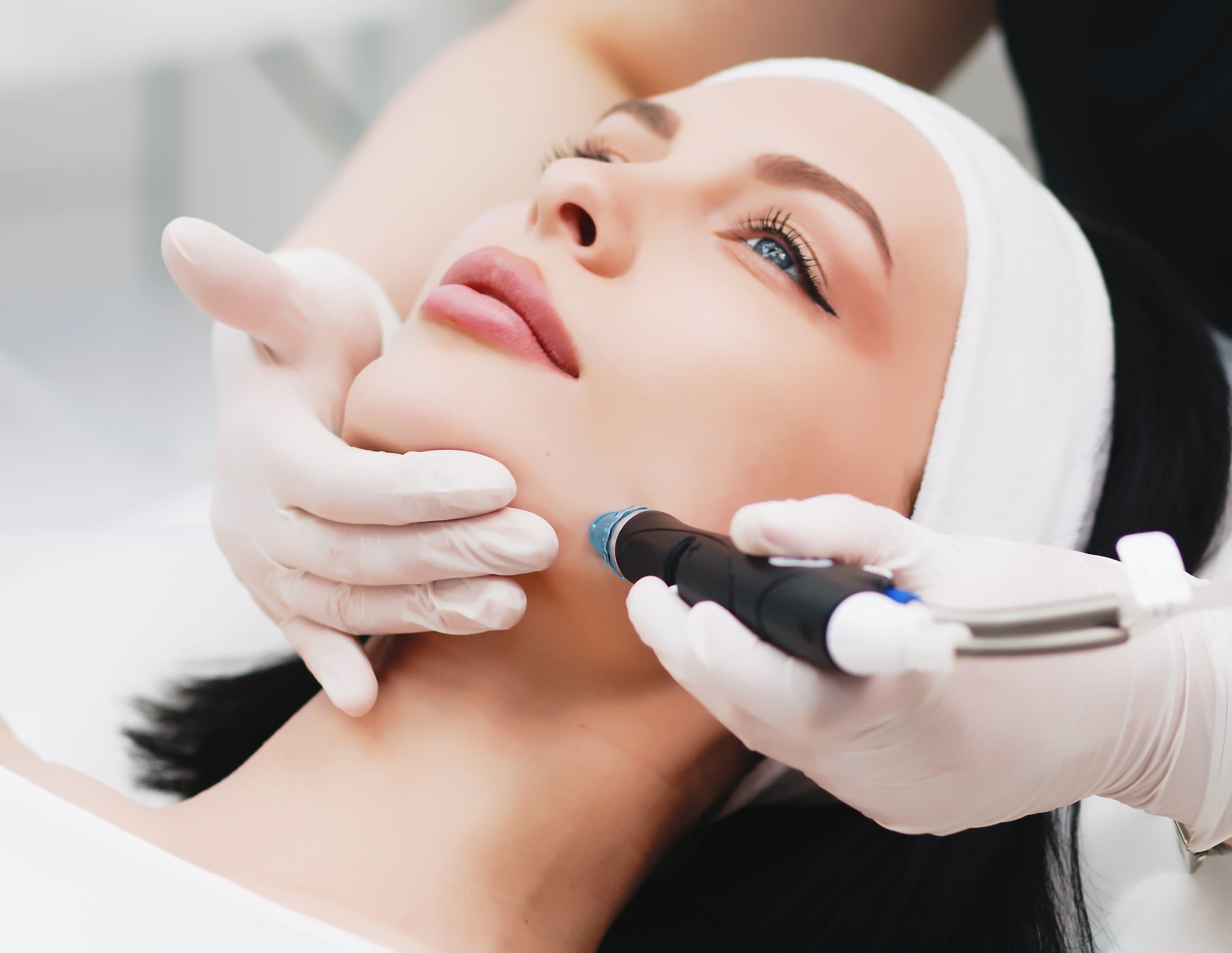 Cover image for: HydraFacial vs Traditional Facials: Which Is Right for You?